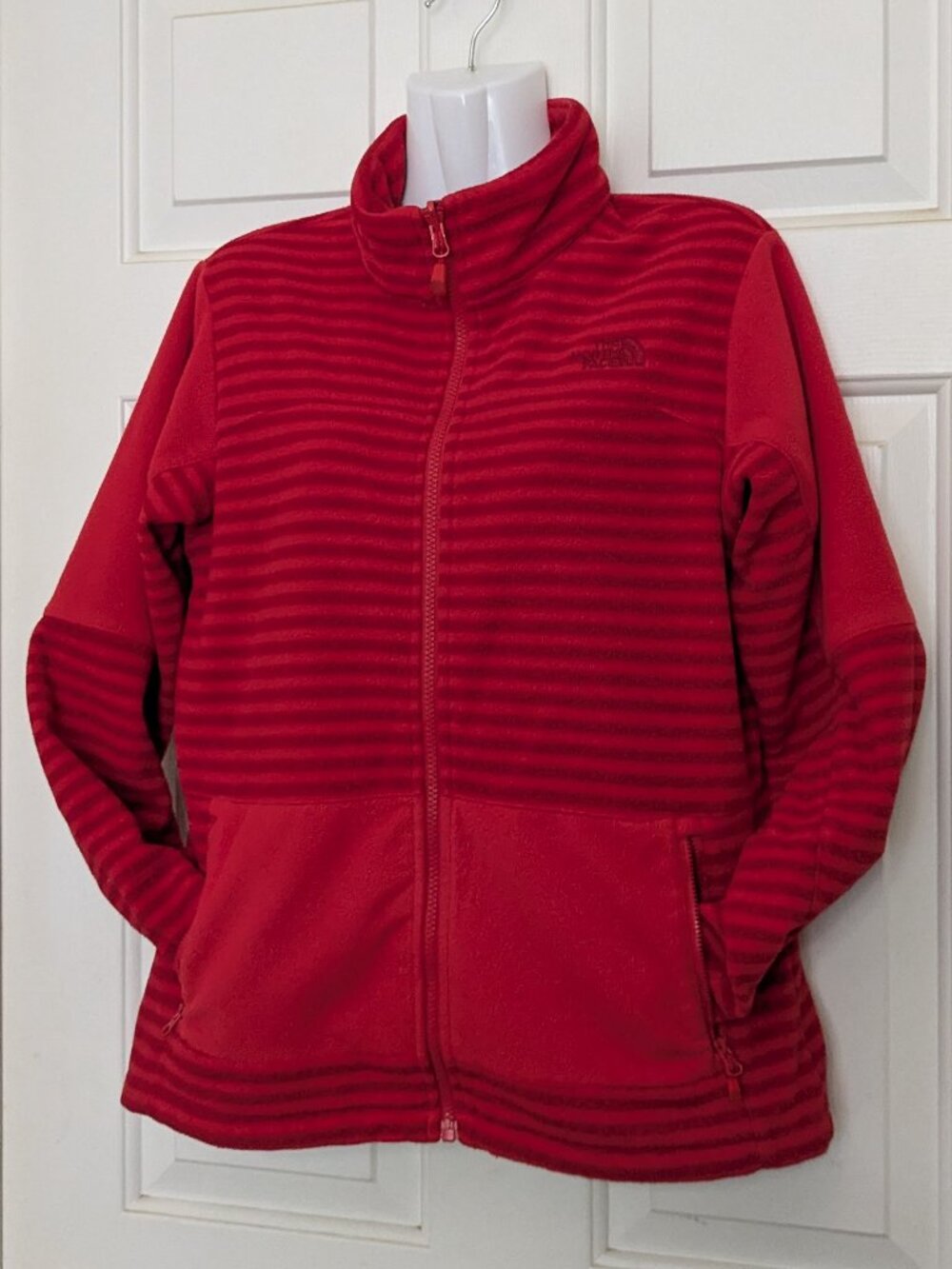 The North Face Fleece Jacket Women Junior Red Full Zip Soft Pile Fuzzy Size XL.
